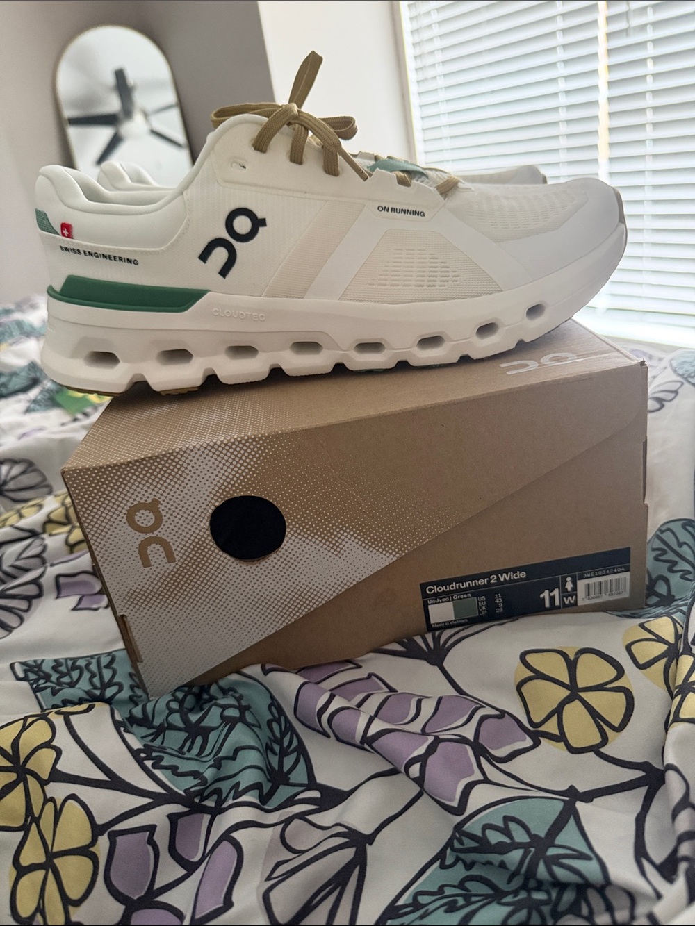 Shoe Box Image - Not VR Related - Picture 2 of 4